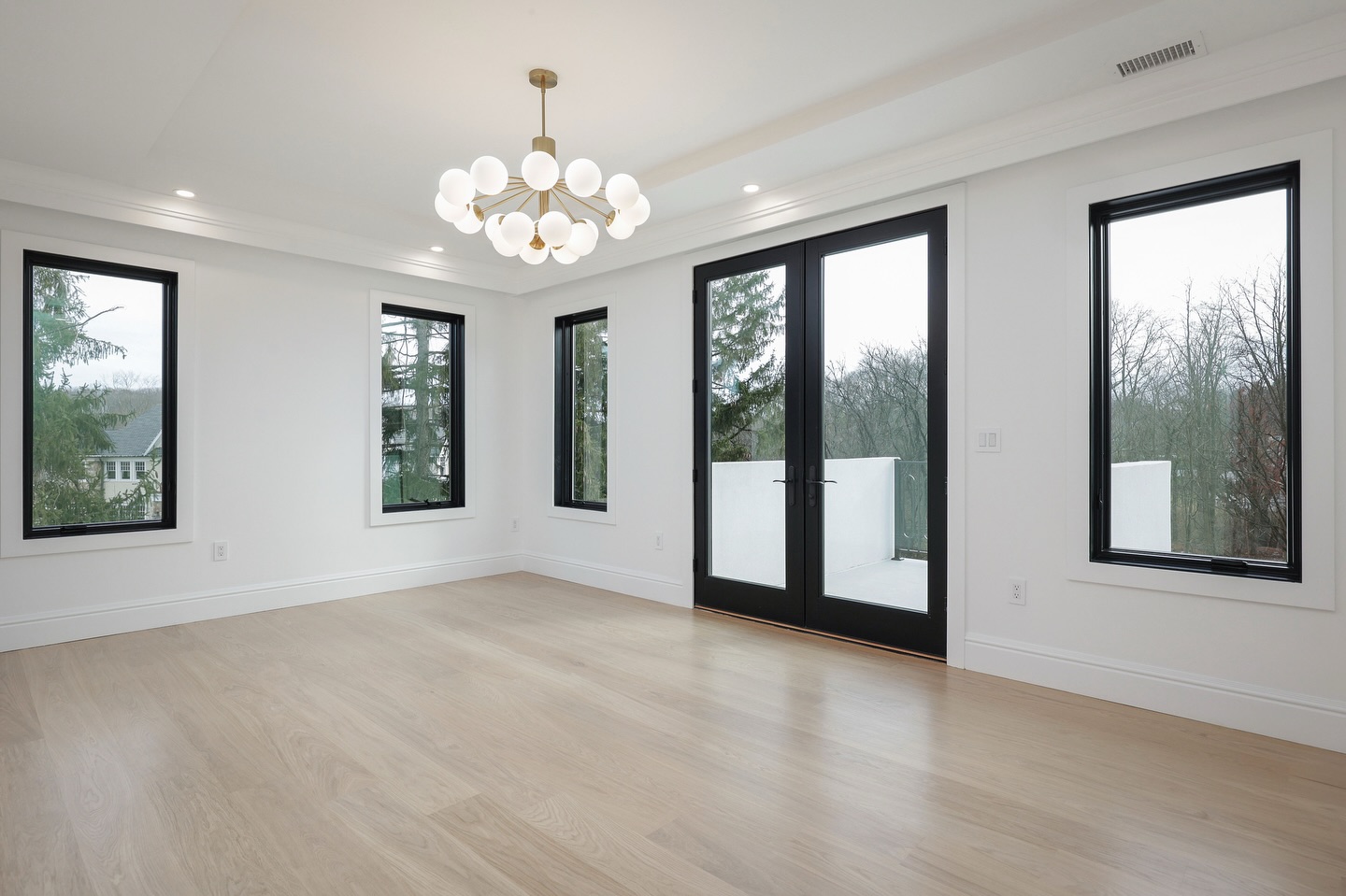 Chandelier & Specialty Fixture Cleaning service